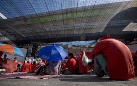 Thâm nhập “phòng tuyến” của người biểu tình “áo đỏ” - 19