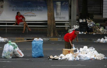 Thâm nhập “phòng tuyến” của người biểu tình “áo đỏ” - 18