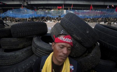 Thâm nhập “phòng tuyến” của người biểu tình “áo đỏ” - 5