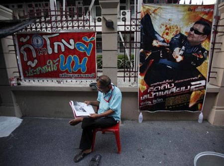 Thâm nhập “phòng tuyến” của người biểu tình “áo đỏ” - 15