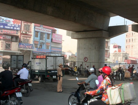 Ùn tắc giao thông nghiêm trọng ở cửa ngõ phía Nam - 7 Ùn tắc giao thông nghiêm trọng ở cửa ngõ phía Nam - 7