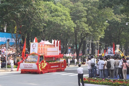 Ảnh diễu binh, diễu hành kỷ niệm ngày 30/4 - 10 Ảnh diễu binh, diễu hành kỷ niệm ngày 30/4 - 10