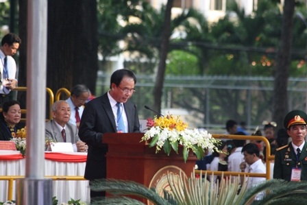 TPHCM ngập trong không khí hào hùng và cờ hoa - 3 TPHCM ngập trong không khí hào hùng và cờ hoa - 3