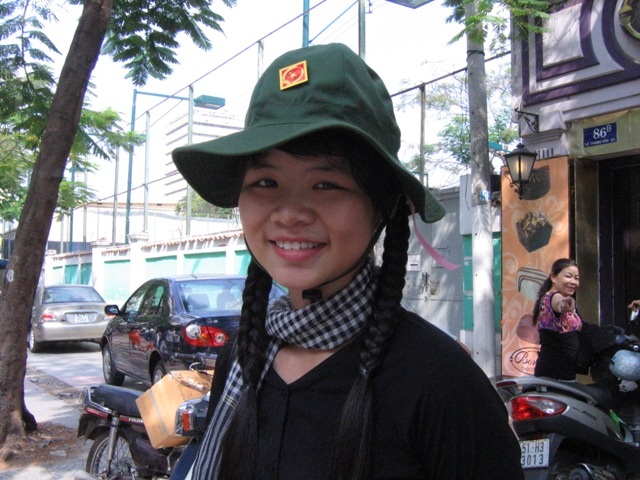 TPHCM ngập trong không khí hào hùng và cờ hoa - 6 TPHCM ngập trong không khí hào hùng và cờ hoa - 6