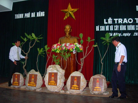 Gửi tặng Đà Nẵng những biểu trưng của Trường Sa - 1 Gửi tặng Đà Nẵng những biểu trưng của Trường Sa - 1
