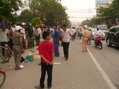 Tài xế bỏ trốn sau khi gây tai nạn nghiêm trọng - 2