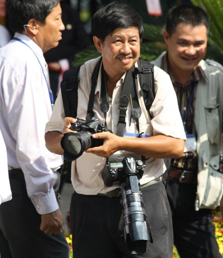 Thú vị hình ảnh “phó nháy” tác nghiệp trong dịp lễ 30/4 - 2 Thú vị hình ảnh “phó nháy” tác nghiệp trong dịp lễ 30/4 - 2