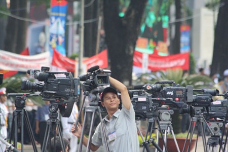 Thú vị hình ảnh “phó nháy” tác nghiệp trong dịp lễ 30/4 - 4 Thú vị hình ảnh “phó nháy” tác nghiệp trong dịp lễ 30/4 - 4