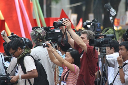 Thú vị hình ảnh “phó nháy” tác nghiệp trong dịp lễ 30/4 - 5 Thú vị hình ảnh “phó nháy” tác nghiệp trong dịp lễ 30/4 - 5