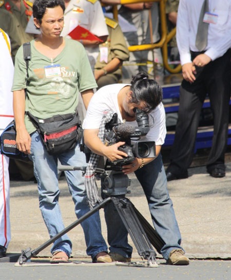 Thú vị hình ảnh “phó nháy” tác nghiệp trong dịp lễ 30/4 - 6 Thú vị hình ảnh “phó nháy” tác nghiệp trong dịp lễ 30/4 - 6