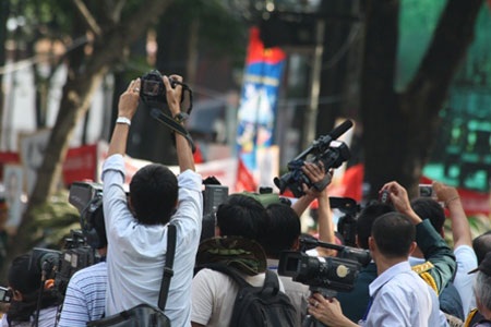 Thú vị hình ảnh “phó nháy” tác nghiệp trong dịp lễ 30/4 - 7 Thú vị hình ảnh “phó nháy” tác nghiệp trong dịp lễ 30/4 - 7