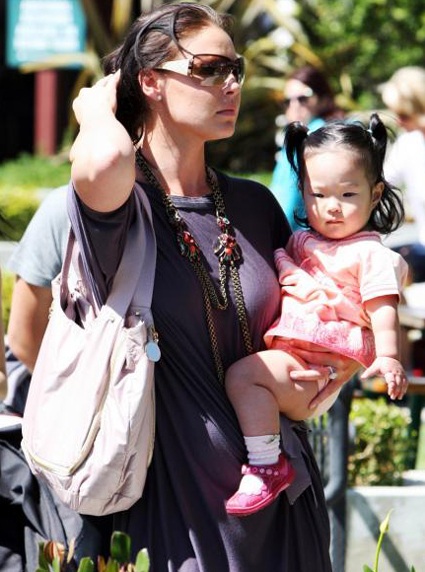 Katherine Heigl vui vẻ bên con gái nuôi - 5 Katherine Heigl vui vẻ bên con gái nuôi - 5