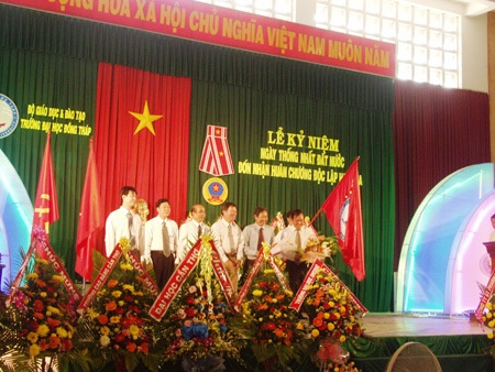 ĐH Đồng Tháp đón nhận Huân chương Độc lập hạng ba - 1 ĐH Đồng Tháp đón nhận Huân chương Độc lập hạng ba - 1