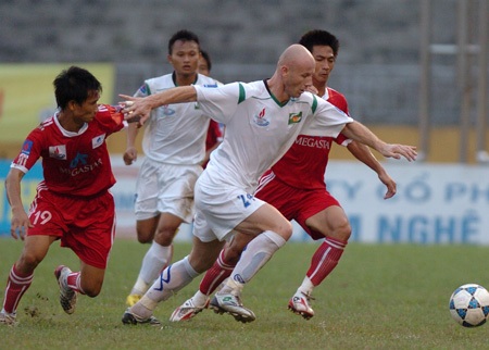 Hà Nội T&T gục ngã, B. Bình Dương thắng lớn - 3 Hà Nội T&T gục ngã, B. Bình Dương thắng lớn - 3