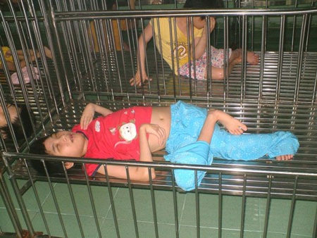 Mẹ thương binh nuôi gần trăm con tật nguyền - 2 Mẹ thương binh nuôi gần trăm con tật nguyền - 2