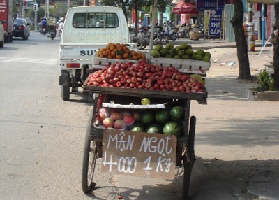 Chiêu niêm yết “giá bẫy” của hàng rong - 1 Chiêu niêm yết “giá bẫy” của hàng rong - 1