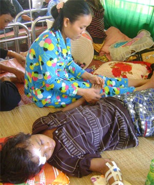 Nỗi niềm mẹ con cháu bé bị hành hạ như thời trung cổ - 2 Nỗi niềm mẹ con cháu bé bị hành hạ như thời trung cổ - 2