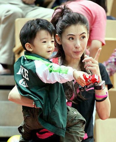 Trương Bá Chi đã chọn ngày sinh con  - 1