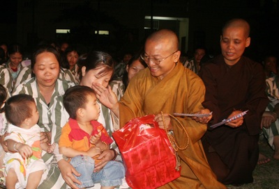 Đưa giáo lý nhà Phật đến với phạm nhân - 2 Đưa giáo lý nhà Phật đến với phạm nhân - 2