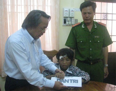 Quỹ Nhân ái hỗ trợ “cháu bé bị hành hạ như thời trung cổ” 5 triệu đồng - 1 Quỹ Nhân ái hỗ trợ “cháu bé bị hành hạ như thời trung cổ” 5 triệu đồng - 1
