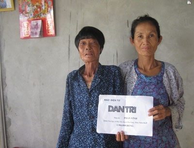 Quà nhân ái đến với 4 gia đình nghèo - 4 Quà nhân ái đến với 4 gia đình nghèo - 4