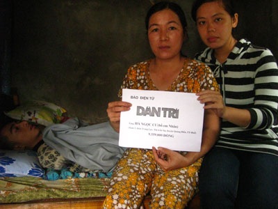 Quà nhân ái đến với 4 gia đình nghèo - 1 Quà nhân ái đến với 4 gia đình nghèo - 1