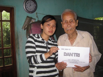 Quà nhân ái đến với 4 gia đình nghèo - 2 Quà nhân ái đến với 4 gia đình nghèo - 2