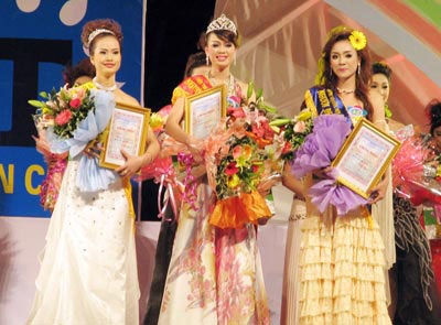 Trương Tùng Lan đăng quang Người đẹp Hạ Long - 3 Trương Tùng Lan đăng quang Người đẹp Hạ Long - 3