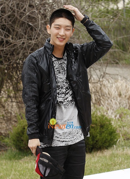 “Mỹ nam” Lee Jun Ki lên đường nhập ngũ - 3