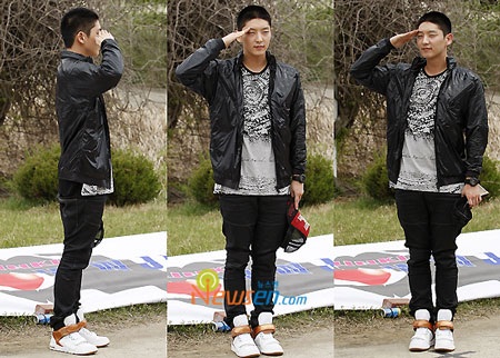 “Mỹ nam” Lee Jun Ki lên đường nhập ngũ - 4