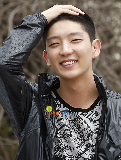 “Mỹ nam” Lee Jun Ki lên đường nhập ngũ - 6