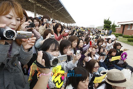 “Mỹ nam” Lee Jun Ki lên đường nhập ngũ - 7