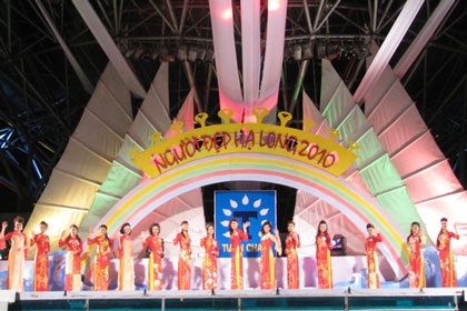 Trương Tùng Lan đăng quang Người đẹp Hạ Long - 1 Trương Tùng Lan đăng quang Người đẹp Hạ Long - 1