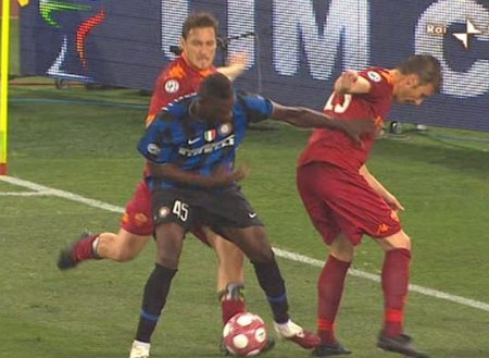 Totti mất suất dự World Cup vì chiếc thẻ đỏ? - 1