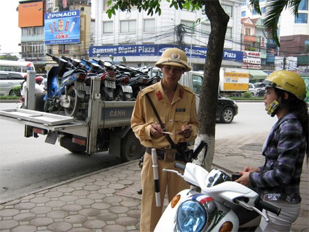 “Ngơ ngác” về ranh giới xử phạt vi phạm giao thông - 2