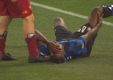 Totti mất suất dự World Cup vì chiếc thẻ đỏ? - 2