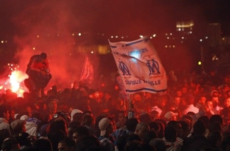 Marseille tưng bừng đón chức VĐ Ligue I - 4 Marseille tưng bừng đón chức VĐ Ligue I - 4