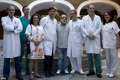 Người ghép toàn bộ khuôn mặt lộ diện - 3 Người ghép toàn bộ khuôn mặt lộ diện - 3