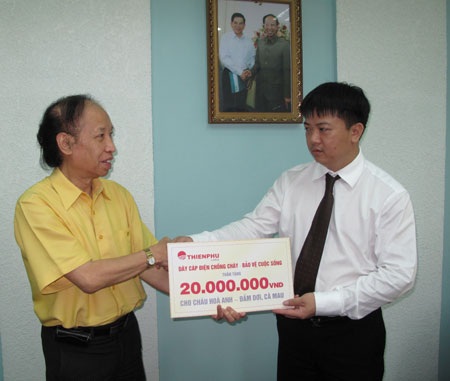 Tập đoàn CN Thiên Phú gửi tặng cháu Nguyễn Hào Anh 20 triệu đồng - 1 Tập đoàn CN Thiên Phú gửi tặng cháu Nguyễn Hào Anh 20 triệu đồng - 1