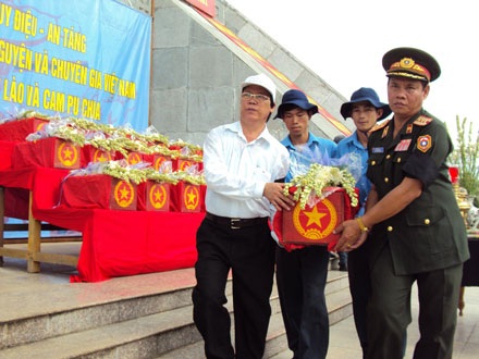 Truy điệu 29 liệt sĩ Việt Nam hy sinh tại Lào và Campuchia - 1 Truy điệu 29 liệt sĩ Việt Nam hy sinh tại Lào và Campuchia - 1