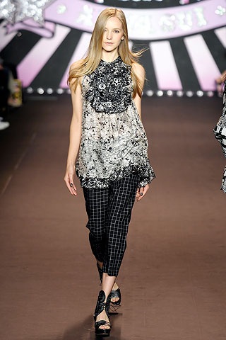 BST xuân hè 2010 của Anna Sui - 31