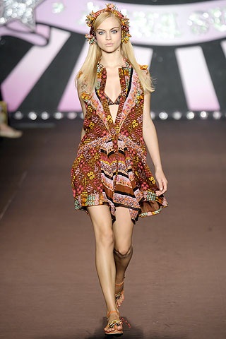 BST xuân hè 2010 của Anna Sui - 2