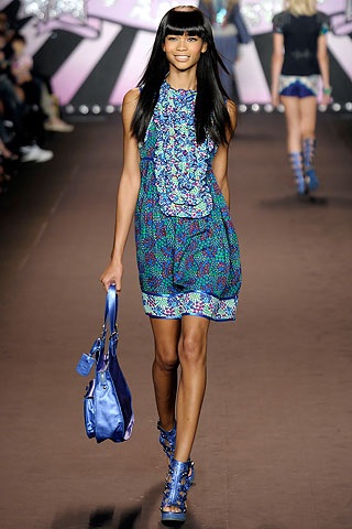 BST xuân hè 2010 của Anna Sui - 19