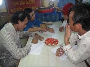 Cứu chín thủy thủ nước ngoài bị trôi dạt  - 1 Cứu chín thủy thủ nước ngoài bị trôi dạt  - 1