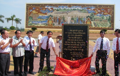 Khánh thành bức phù điêu Bác Hồ tại Cảng hàng không Vinh  - 1