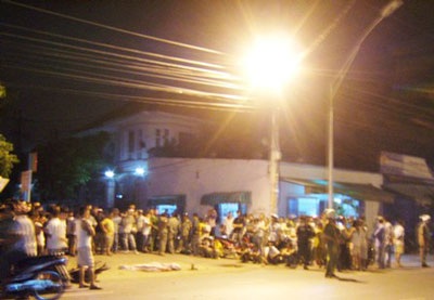 Tông vào cột điện, một học sinh tử vong tại chỗ  - 1