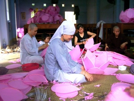 “Đánh thức” tiềm năng du lịch chùa Huế - 2 “Đánh thức” tiềm năng du lịch chùa Huế - 2