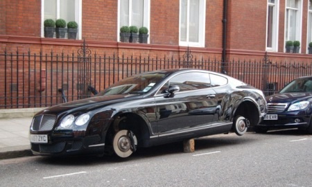 Xe Bentley bị trộm bánh - 2 Xe Bentley bị trộm bánh - 2