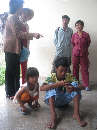 Những người “lặng lẽ” trong nỗi đau của cháu Hào Anh - 4 Những người “lặng lẽ” trong nỗi đau của cháu Hào Anh - 4