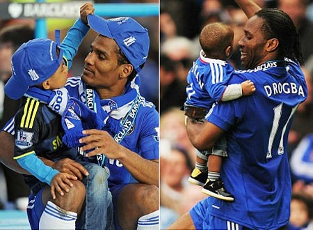 Cầu thủ Chelsea nhậu xuyên đêm mừng chiến thắng - 2